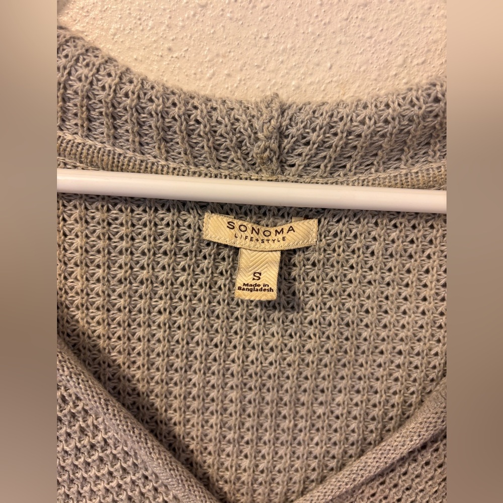 Cozy Gray Sweater with Hood - Picture 3 of 3